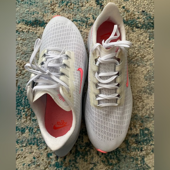 Nike Women’s Air Zoom Pegasus 37 VT White Running Shoes, size 11 - Picture 2 of 5